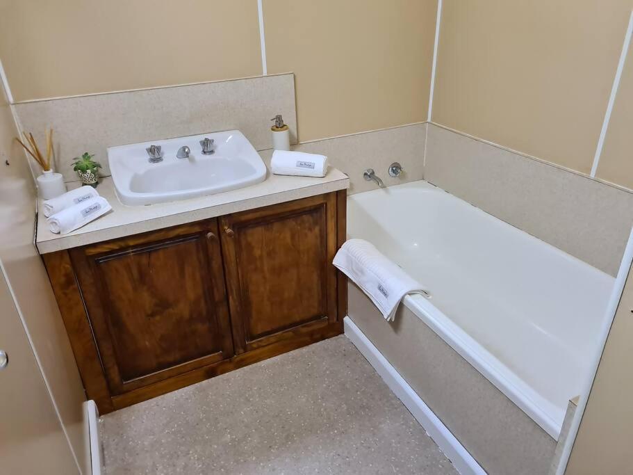 Holiday House On Sale Βίλα Tullah Εξωτερικό φωτογραφία